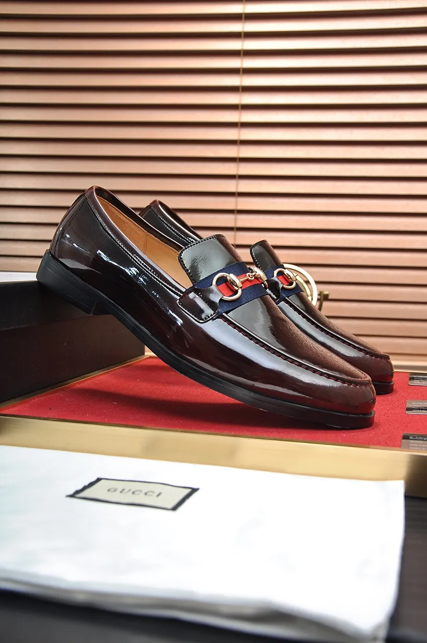 Men's shoes💰540💶Italy's top luxury men's shoe giant (GUCCI) (Gucci) (full cowhide lining) new arrival🍃Original European style🔰 Pleasant to the eye😍In order to make the shoes more durable and non-deformable🌀The production continues to follow traditional methods but there is still no lack of innovation💪The original open-edge beaded cowhide is chosen for the leather♻️ Smooth and natural And extra bright ⭐Made of imported cowhide, the first choice of rich people 38-45 (45 customized)